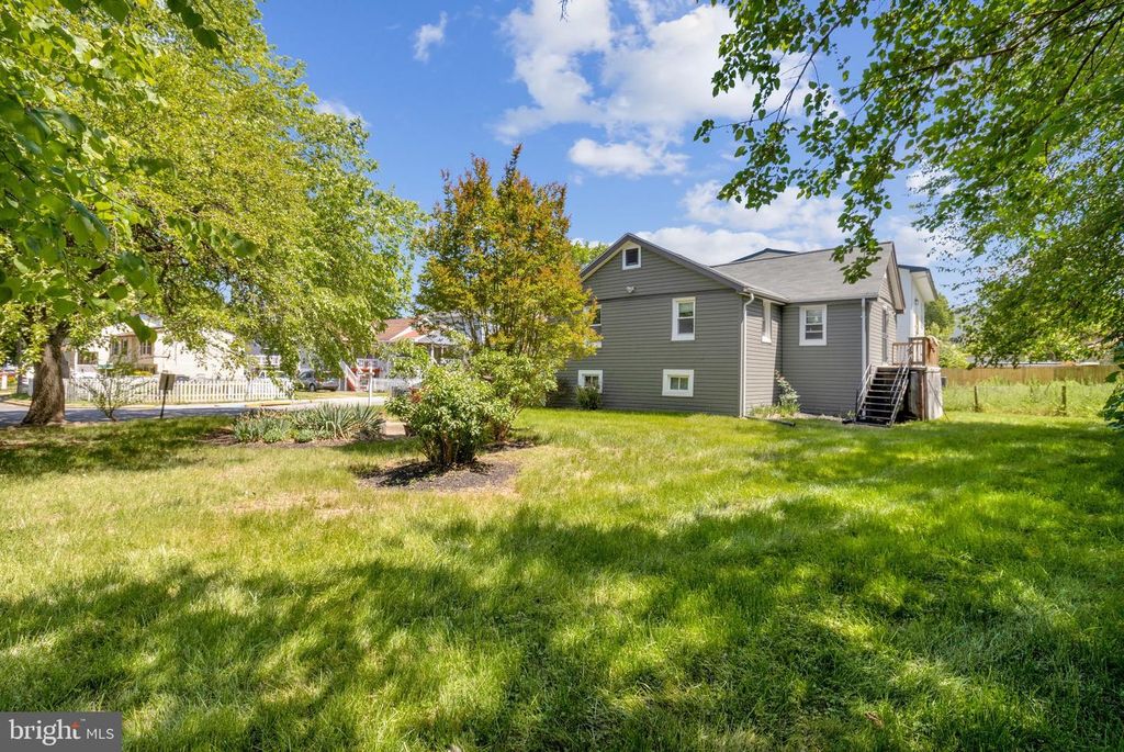 Image 37 of property listing at 6105 KOLB ST, Fairmount Heights, MD 20743