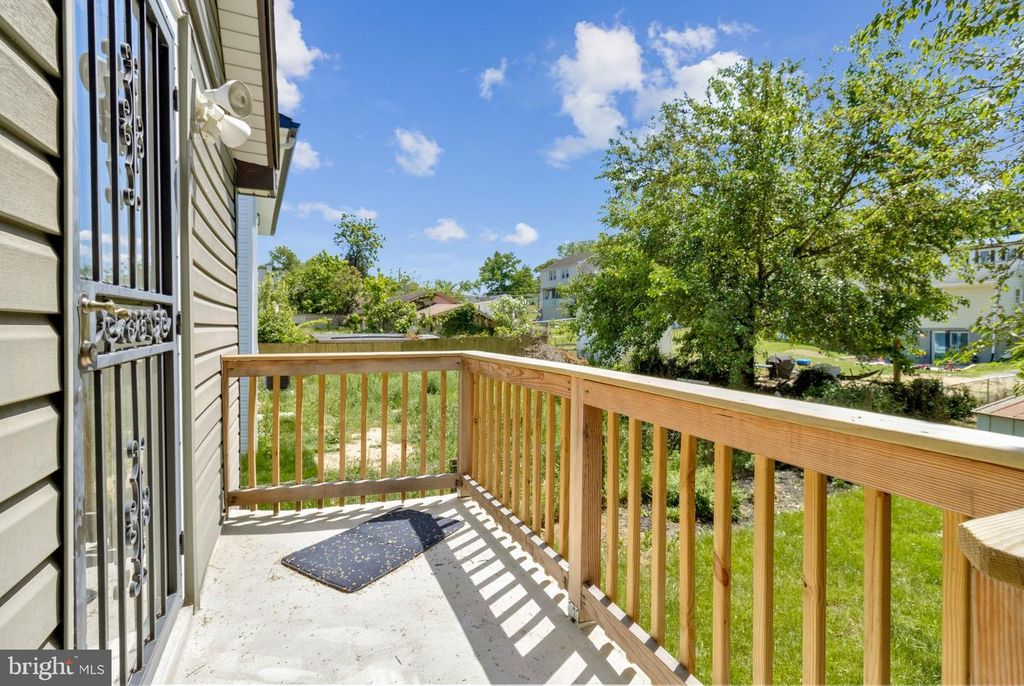 Image 5 of property listing at 6105 KOLB ST, Fairmount Heights, MD 20743