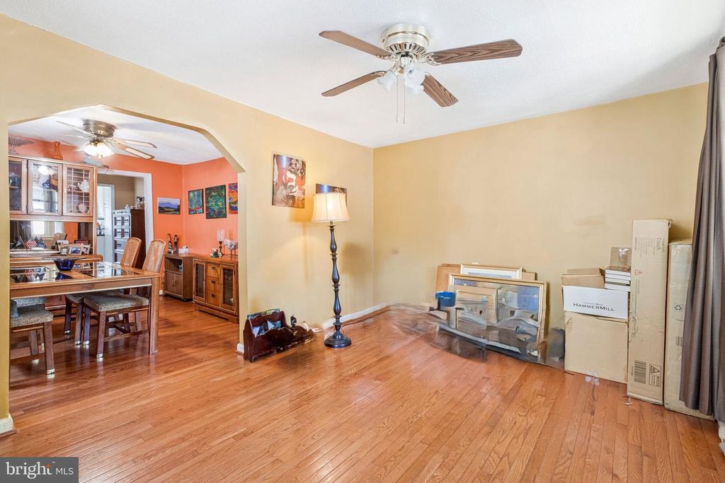 Image 7 of property listing at 6105 KOLB ST, Fairmount Heights, MD 20743
