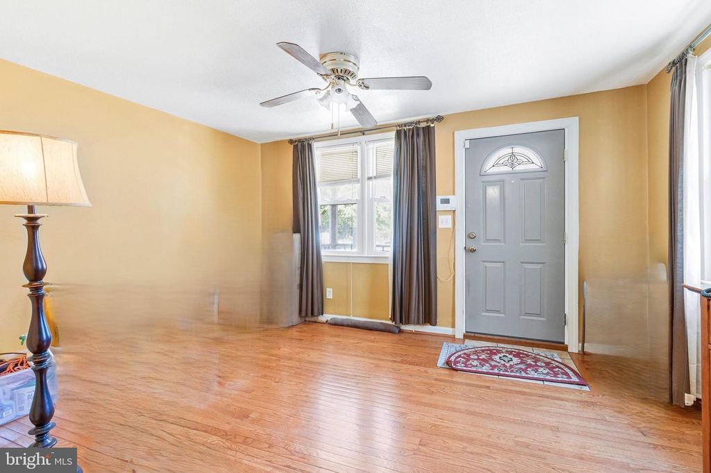 Image 8 of property listing at 6105 KOLB ST, Fairmount Heights, MD 20743
