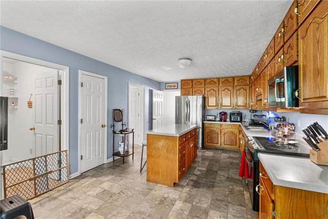 165 Hayes Circle, Rex, GA 30273