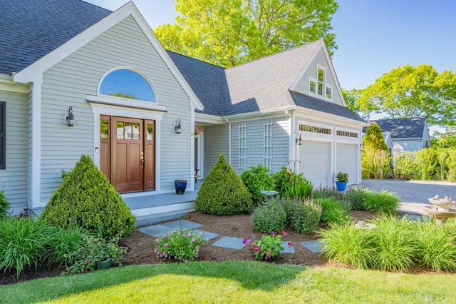 35 Bayshore Drive, Mashpee, MA 02649