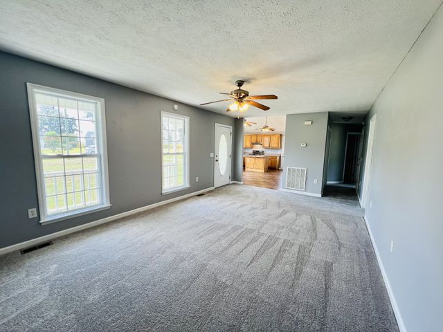 33 Long Meadow Dr, Fayetteville, TN 37334