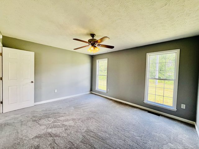 33 Long Meadow Dr, Fayetteville, TN 37334