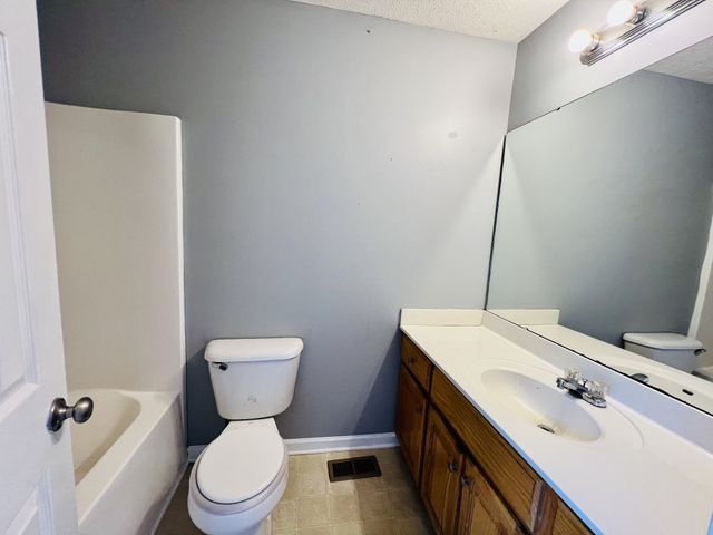 33 Long Meadow Dr, Fayetteville, TN 37334