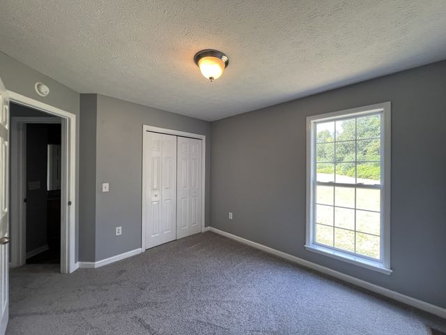 33 Long Meadow Dr, Fayetteville, TN 37334