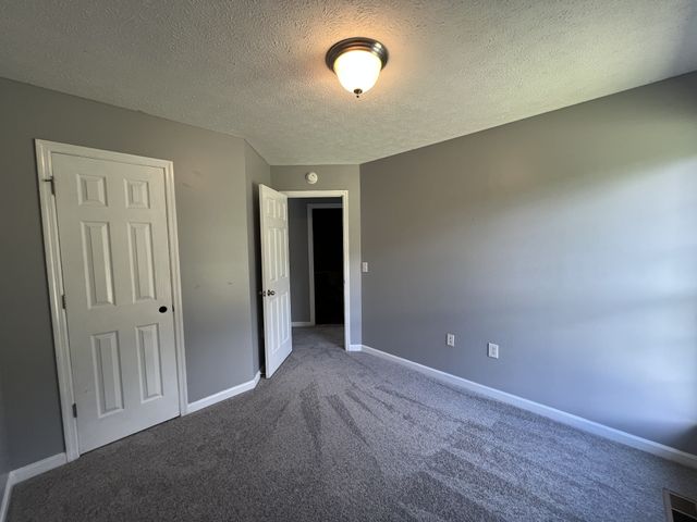 33 Long Meadow Dr, Fayetteville, TN 37334