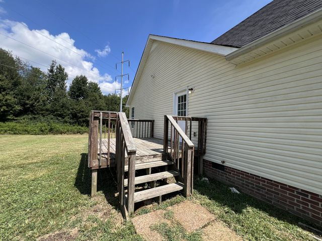 33 Long Meadow Dr, Fayetteville, TN 37334