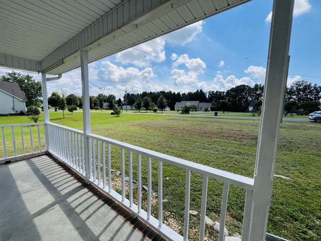 33 Long Meadow Dr, Fayetteville, TN 37334