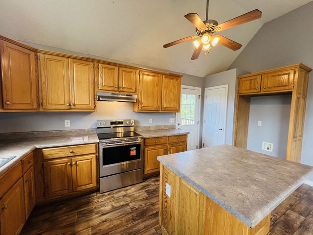 33 Long Meadow Dr, Fayetteville, TN 37334