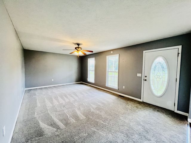 33 Long Meadow Dr, Fayetteville, TN 37334