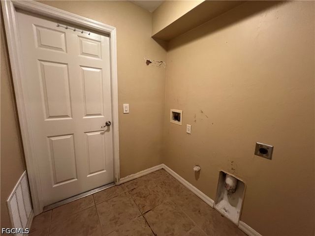 1722 NW 18th TER, Cape Coral, FL 33993