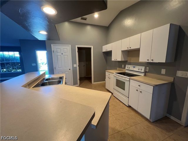 1722 NW 18th TER, Cape Coral, FL 33993