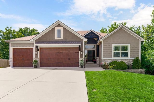 106 E Woodland Avenue, Lone Jack, MO 64070