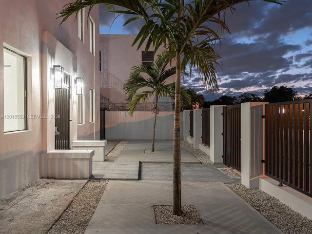 676 NW 47th St 5, Miami, FL 33127