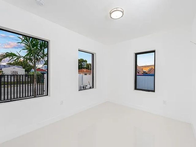 676 NW 47th St 5, Miami, FL 33127