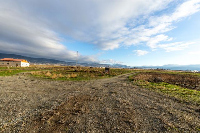 105 Greenacres Road, Omak, WA 98841