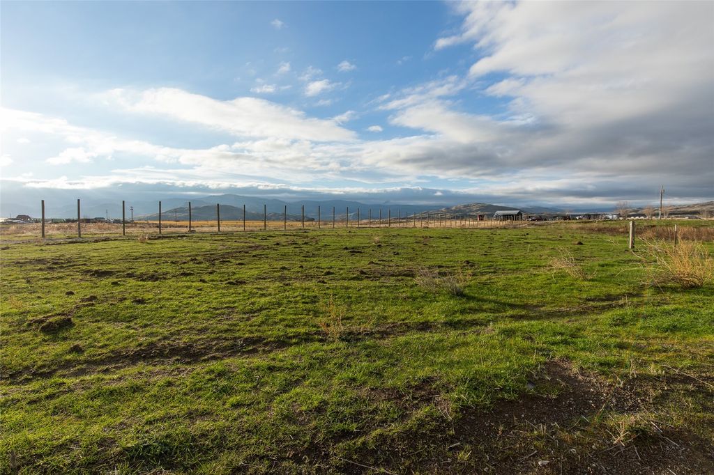 105 Greenacres Road, Omak, WA 98841