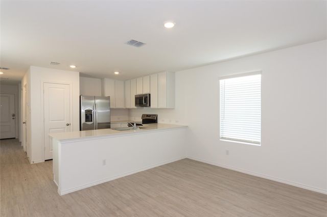 356 Marty Allen LOOP, Jarrell, TX 76537