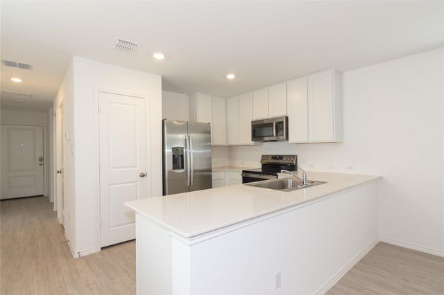 356 Marty Allen LOOP, Jarrell, TX 76537