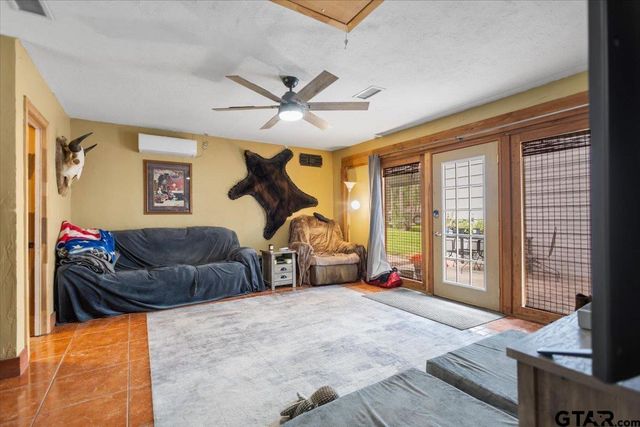 20994 State Highway 110 N, Troup, TX 75789