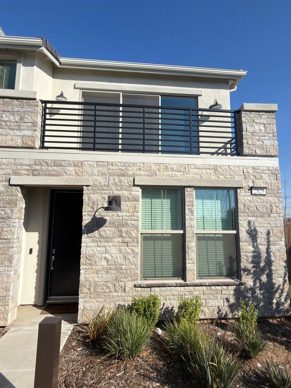 Image 1 of property listing at 2829 E Tamarind Drive, Fresno, CA 93730