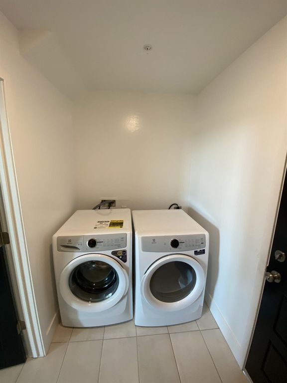 Image 12 of property listing at 2829 E Tamarind Drive, Fresno, CA 93730