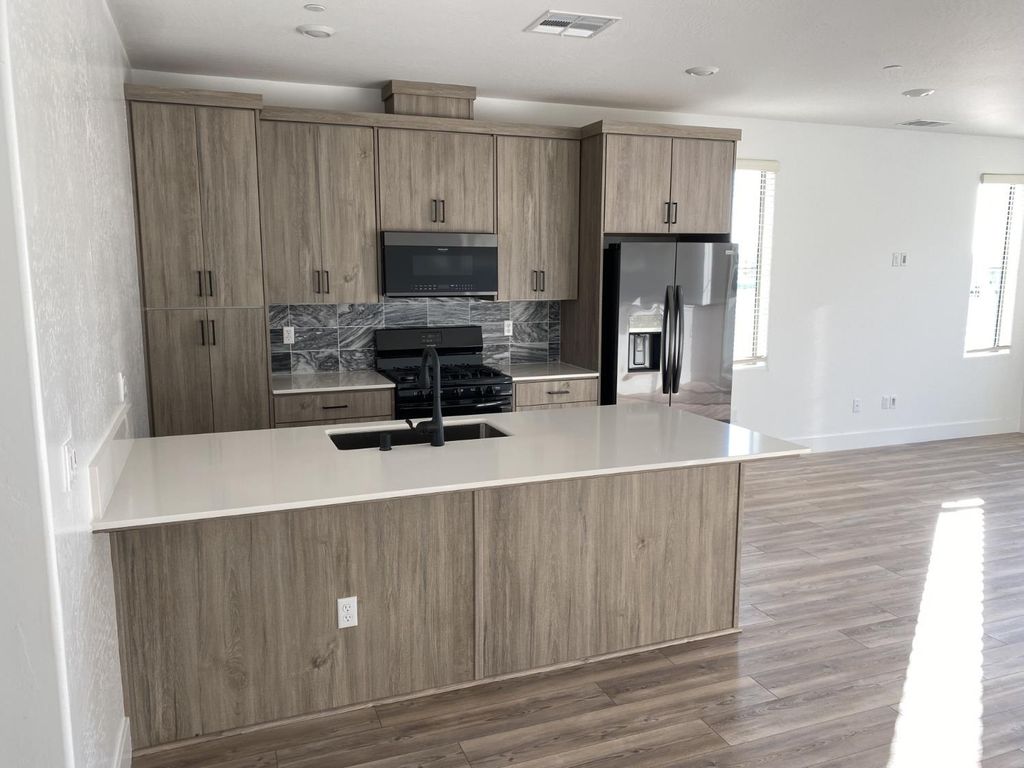 Image 14 of property listing at 2829 E Tamarind Drive, Fresno, CA 93730