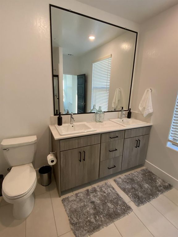 Image 17 of property listing at 2829 E Tamarind Drive, Fresno, CA 93730