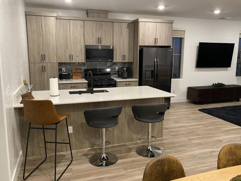 Image 6 of property listing at 2829 E Tamarind Drive, Fresno, CA 93730