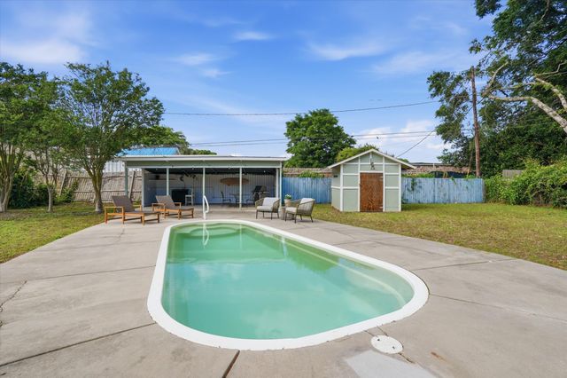 1246 Honeysuckle Lane, Charleston, SC 29412