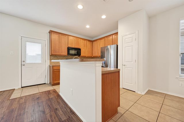 31 Wickerdale Place, The Woodlands, TX 77382