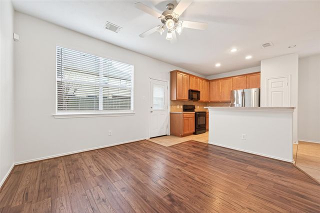 31 Wickerdale Place, The Woodlands, TX 77382