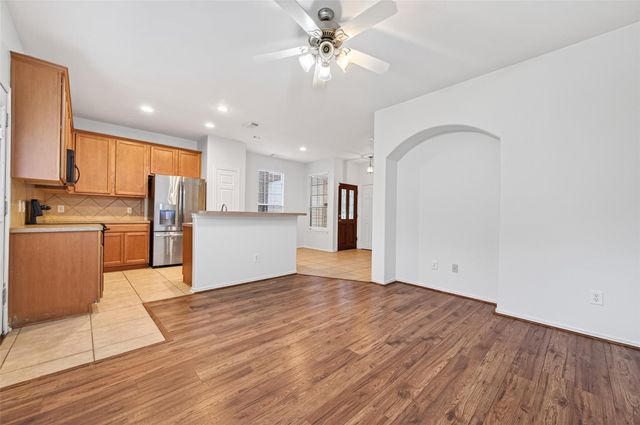 31 Wickerdale Place, The Woodlands, TX 77382