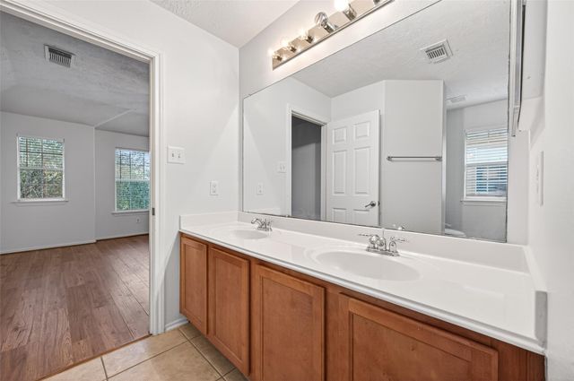 31 Wickerdale Place, The Woodlands, TX 77382