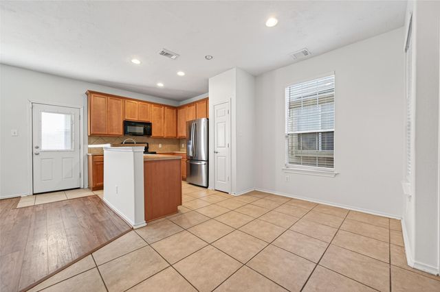 31 Wickerdale Place, The Woodlands, TX 77382