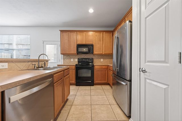 31 Wickerdale Place, The Woodlands, TX 77382