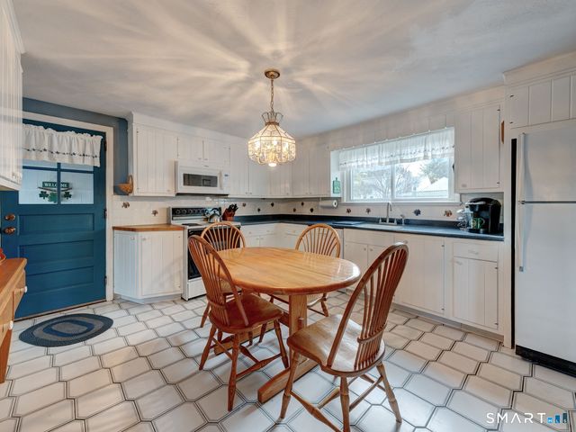 28 Berldale Avenue, Berlin, CT 06037