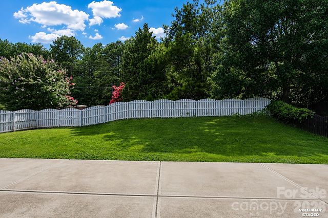 2001 Choke Berry Way, Waxhaw, NC 28173
