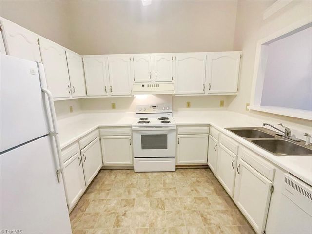 3131 High Bridge Circle, Jamestown, NC 27282