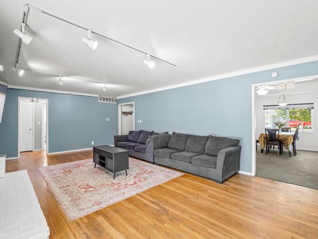 519 W Rialto Avenue, Fresno, CA 93705