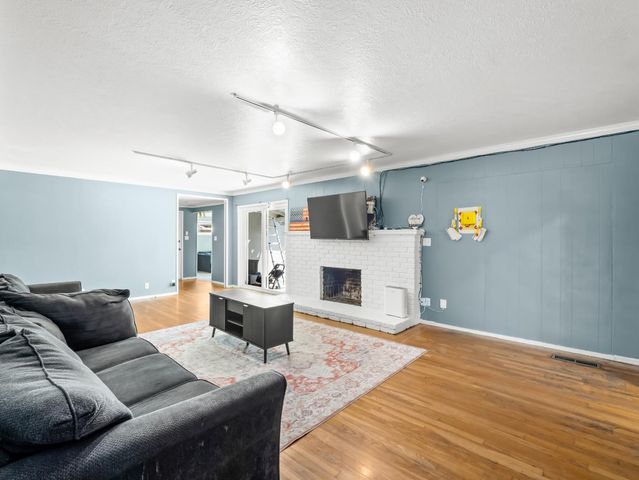 519 W Rialto Avenue, Fresno, CA 93705