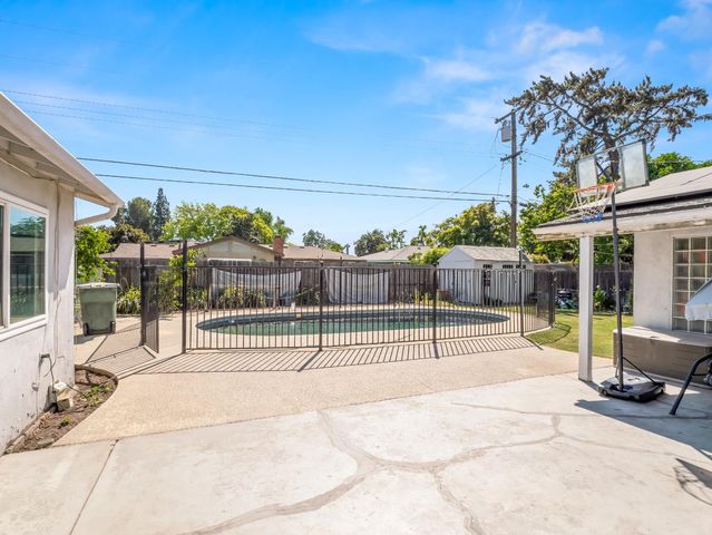 519 W Rialto Avenue, Fresno, CA 93705