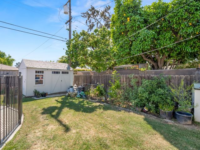 519 W Rialto Avenue, Fresno, CA 93705
