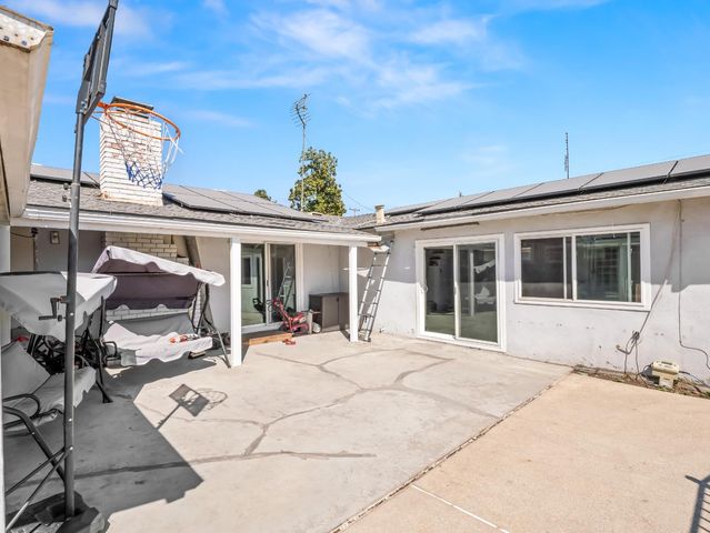 519 W Rialto Avenue, Fresno, CA 93705