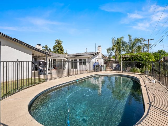 519 W Rialto Avenue, Fresno, CA 93705