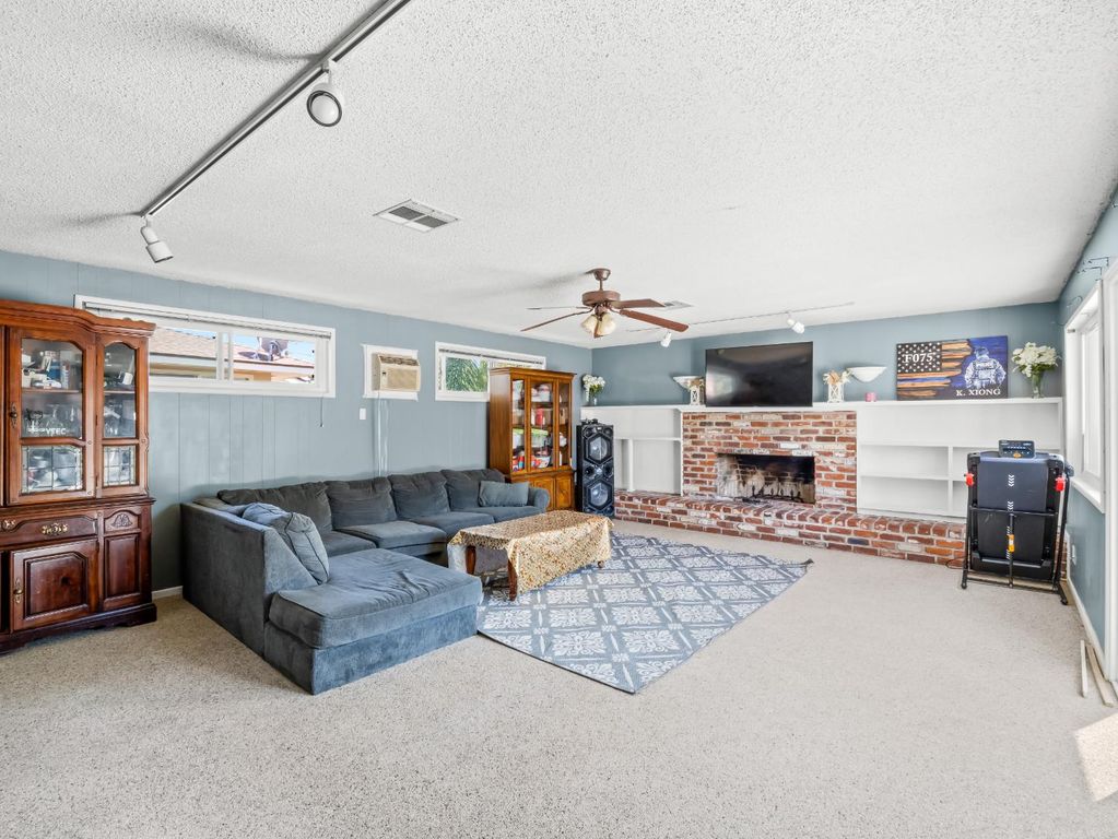 Image 16 of property listing at 519 W Rialto Avenue, Fresno, CA 93705