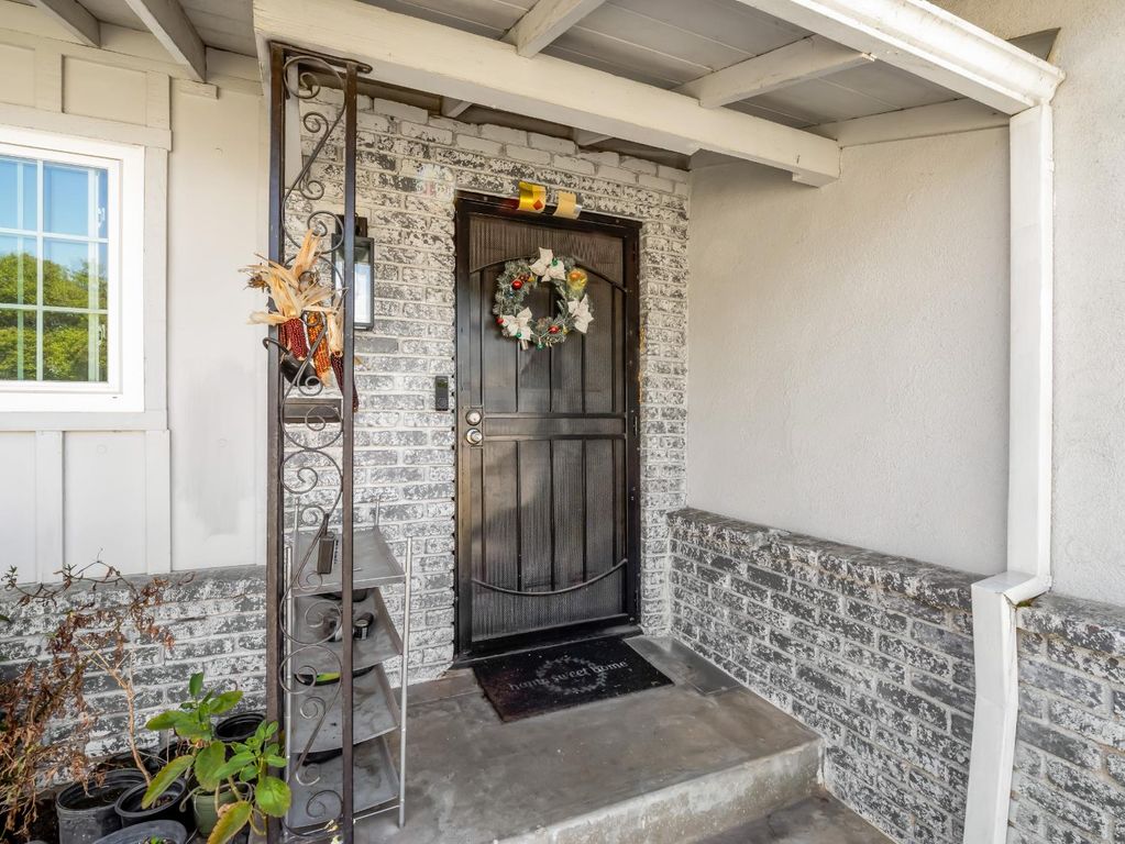 Image 3 of property listing at 519 W Rialto Avenue, Fresno, CA 93705