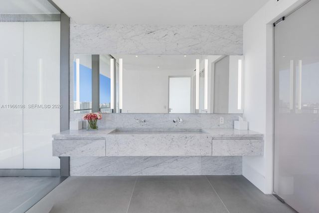 2000 S Ocean Dr 25B, Hallandale Beach, FL 33009