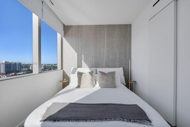 2000 S Ocean Dr 25B, Hallandale Beach, FL 33009